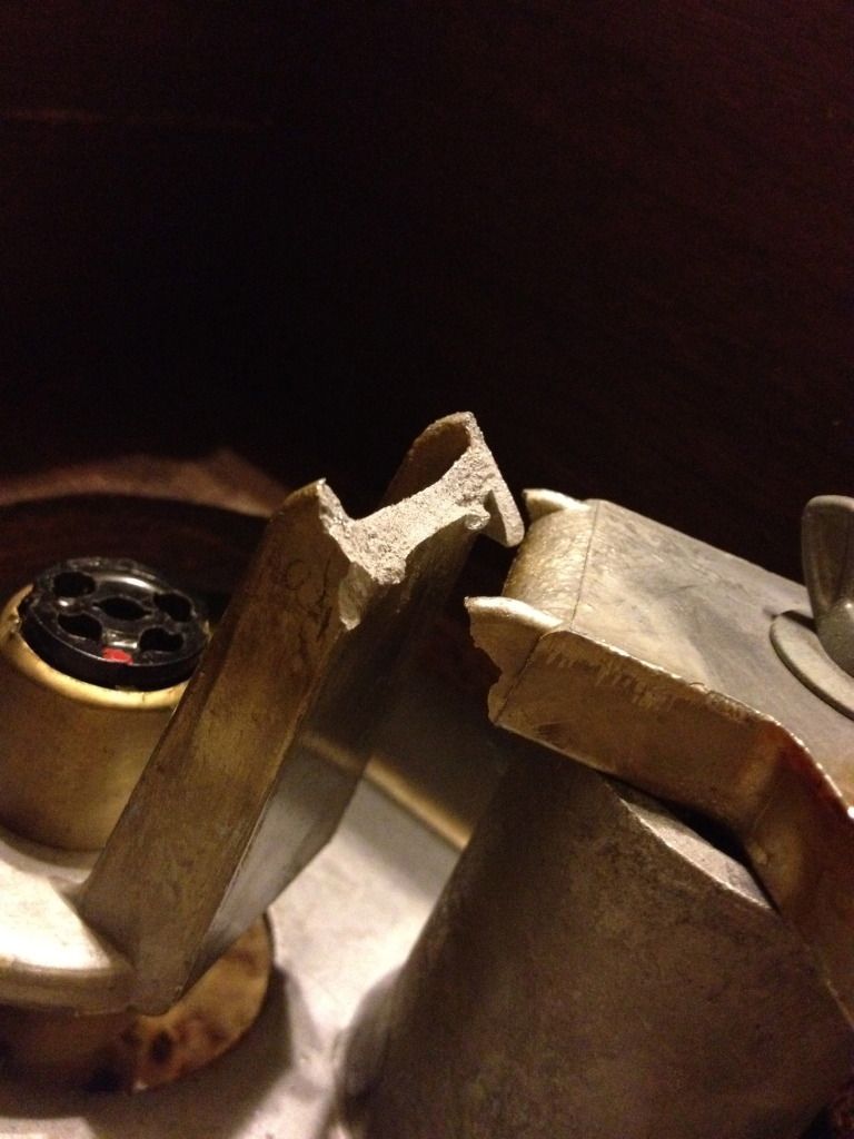 How to fix broken metal connection? Vinyl Engine